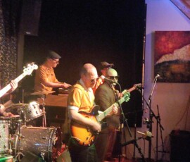 Musikgruppe beim Skarfreitag-Event im April 2026, Eulach Vibes, mit energiegeladener Performance. Live-Band bei Skarfreitag Vol. 01 im April 2026, Eulach Vibes.